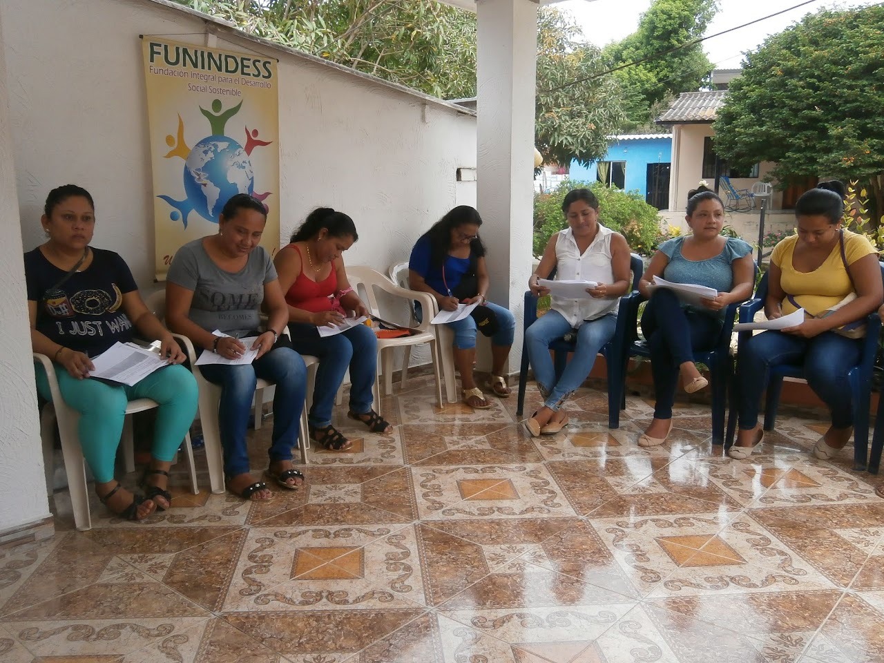 Encuentro y charla con mujeres