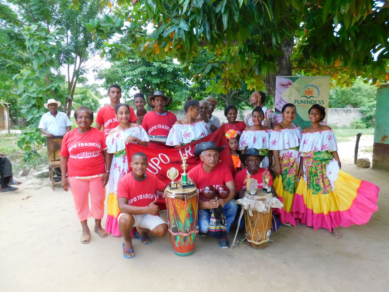 Actividad folclórica apoyada por FUNINDESS